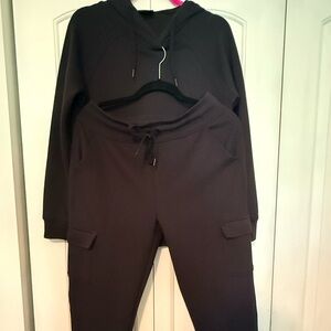 Women's Black Cargo Jogger Pant set w/hoodie